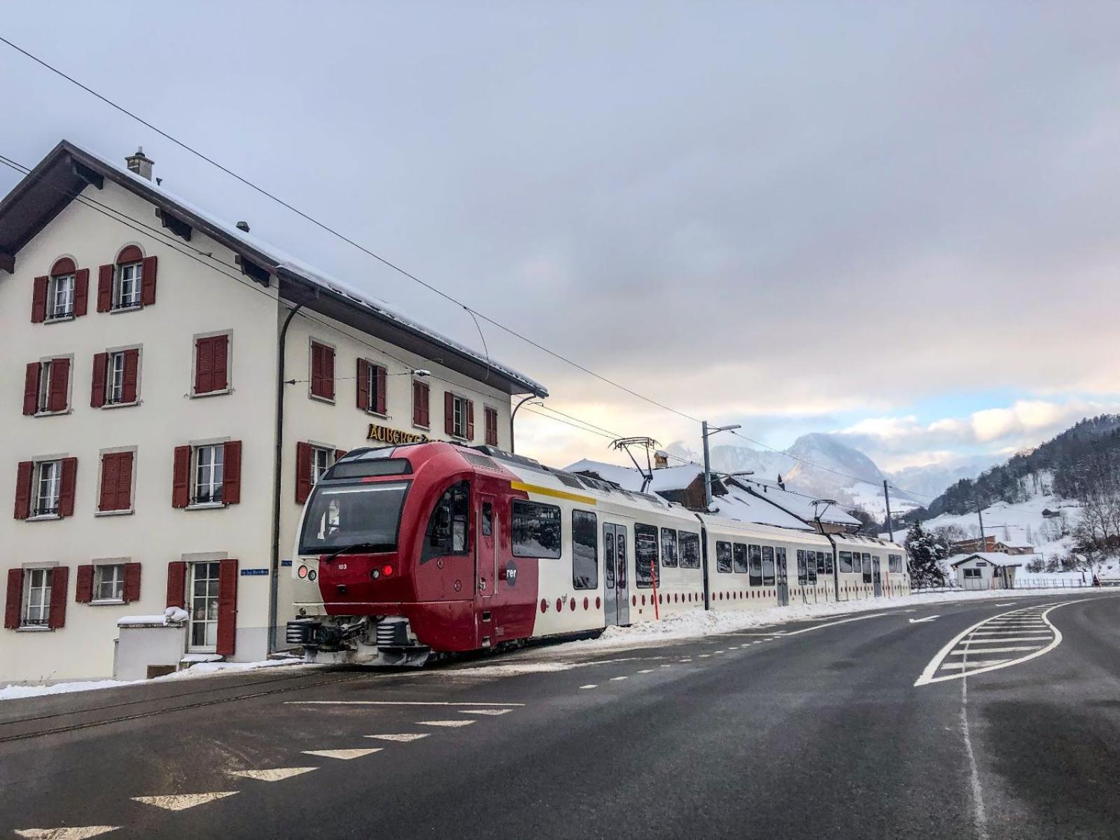 Auberge De L'Ange Albeuve Eksteriør billede