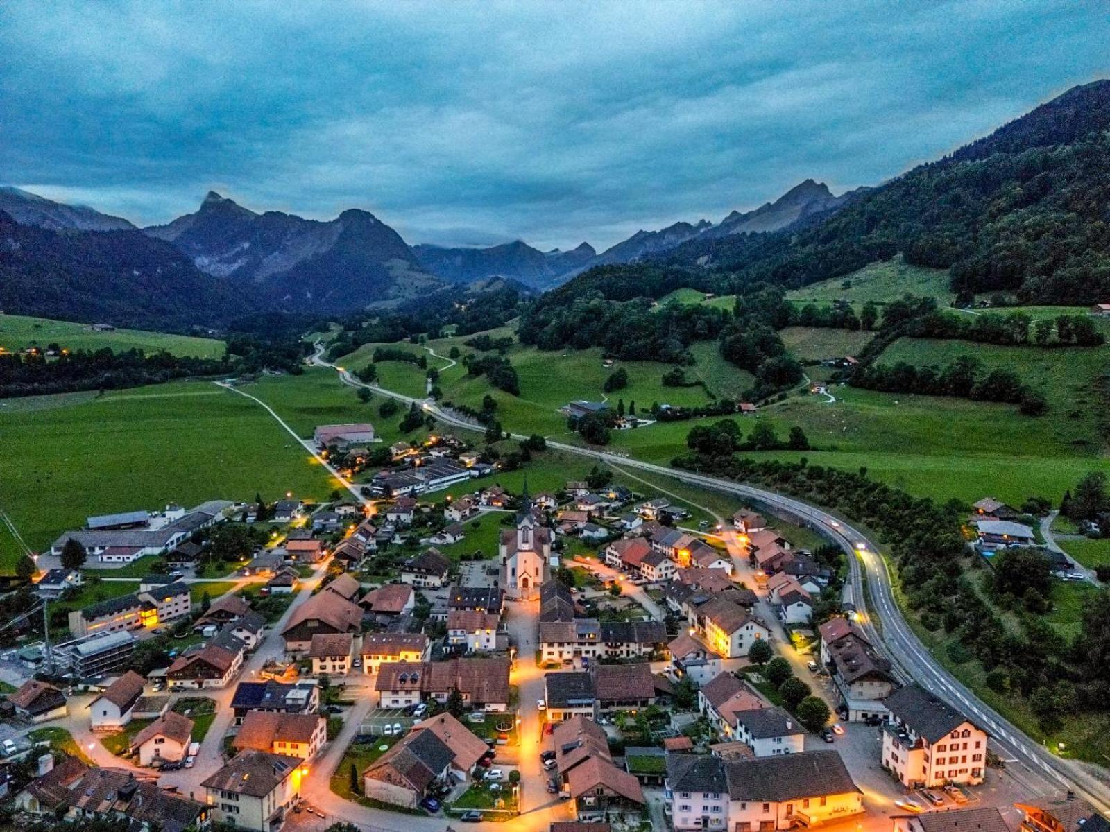 Auberge De L'Ange Albeuve Eksteriør billede